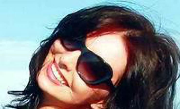 
                        Bettina                     